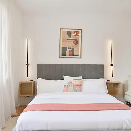 Beautiful And Stylish 1-bedroom With Kitchen And King Size Bed