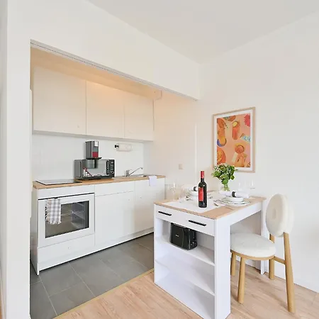 Apartment Beautiful And Stylish 1-bedroom With Kitchen And King Size Bed Wuppertal